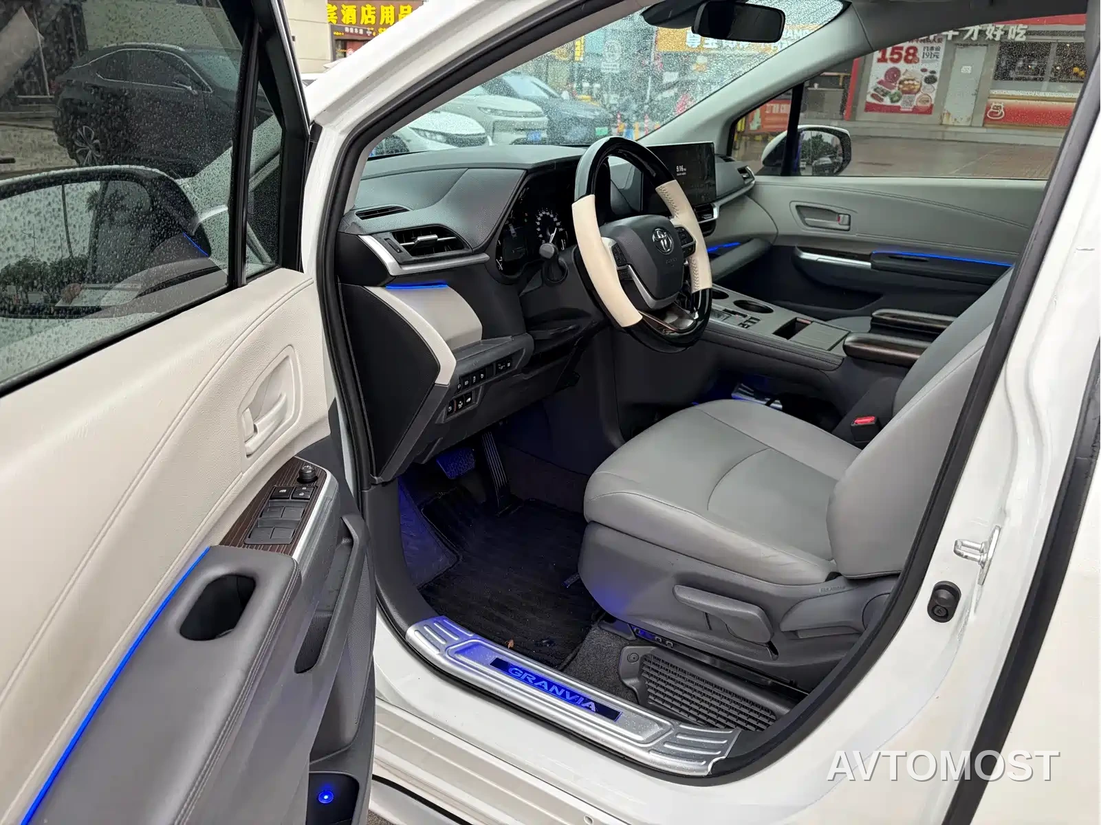 Toyota Granvia 2024 2.5L Hybrid Comfort — фото 15