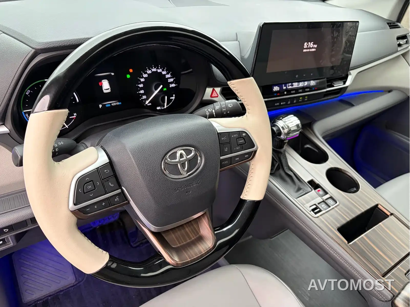 Toyota Granvia 2024 2.5L Hybrid Comfort — фото 17