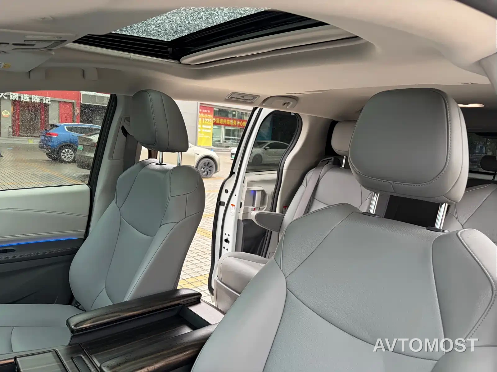 Toyota Granvia 2024 2.5L Hybrid Comfort — фото 22