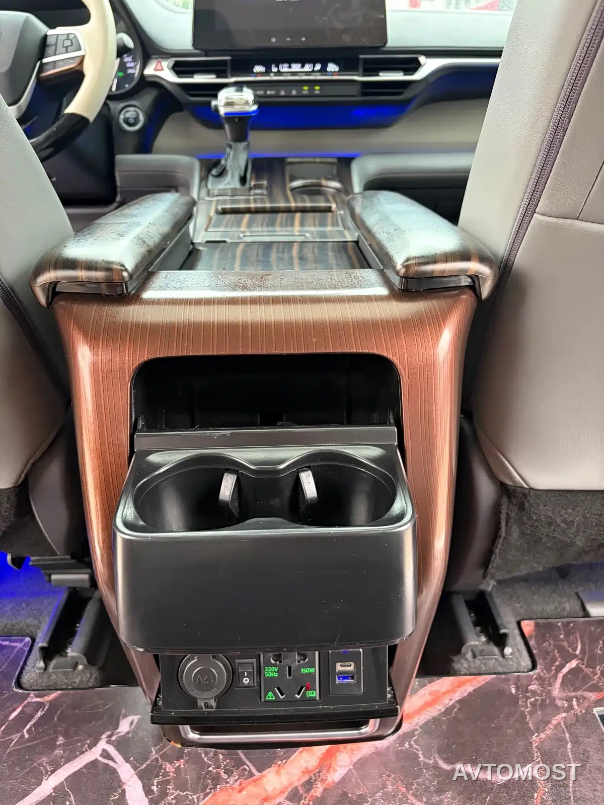 Toyota Granvia 2024 2.5L Hybrid Comfort — фото 24