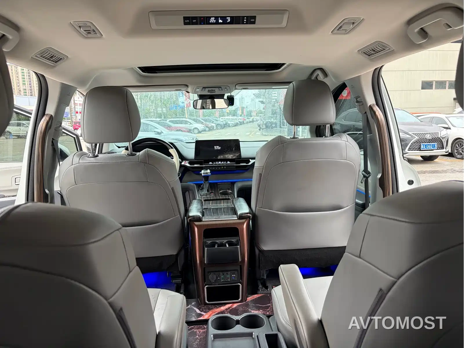 Toyota Granvia 2024 2.5L Hybrid Comfort — фото 25