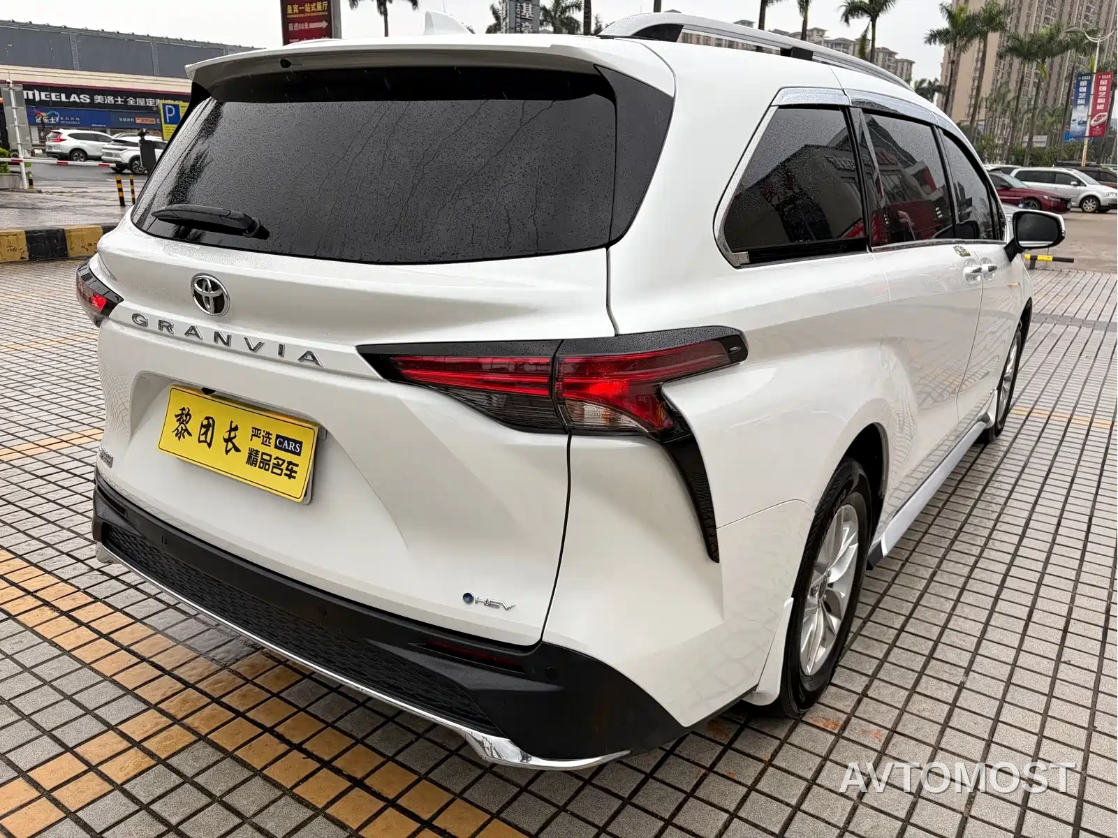 Toyota Granvia 2024 2.5L Hybrid Comfort — фото 29
