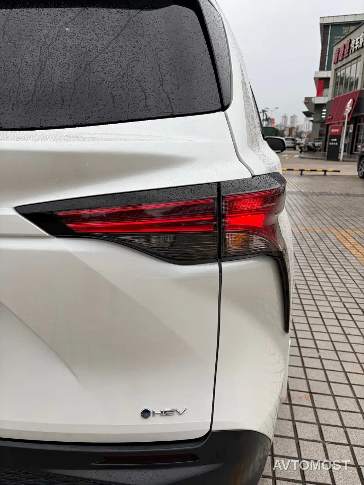 Toyota Granvia 2024 2.5L Hybrid Comfort — фото 30
