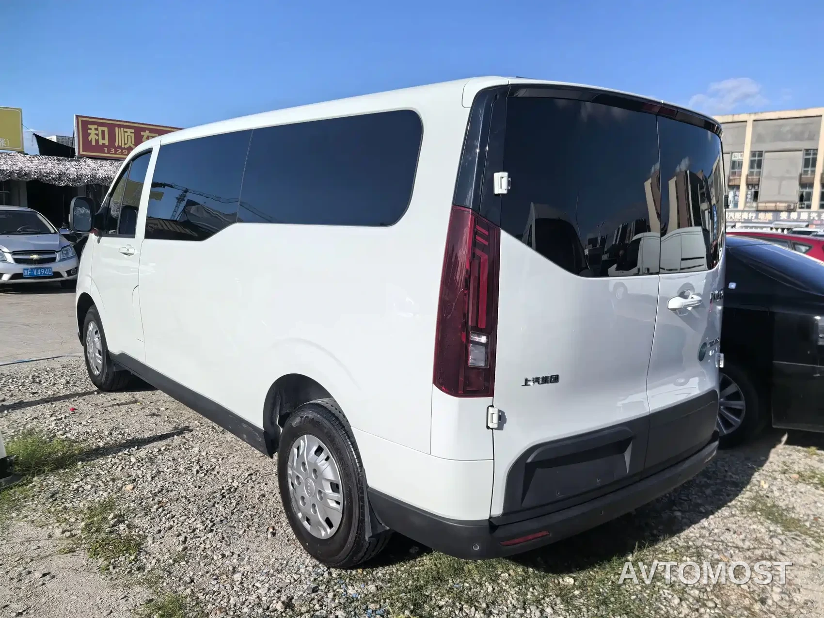 Iveco Juxing 2023 C33 Van 2.0T 110KW Automatic Starway Edition Low Roof — фото 3