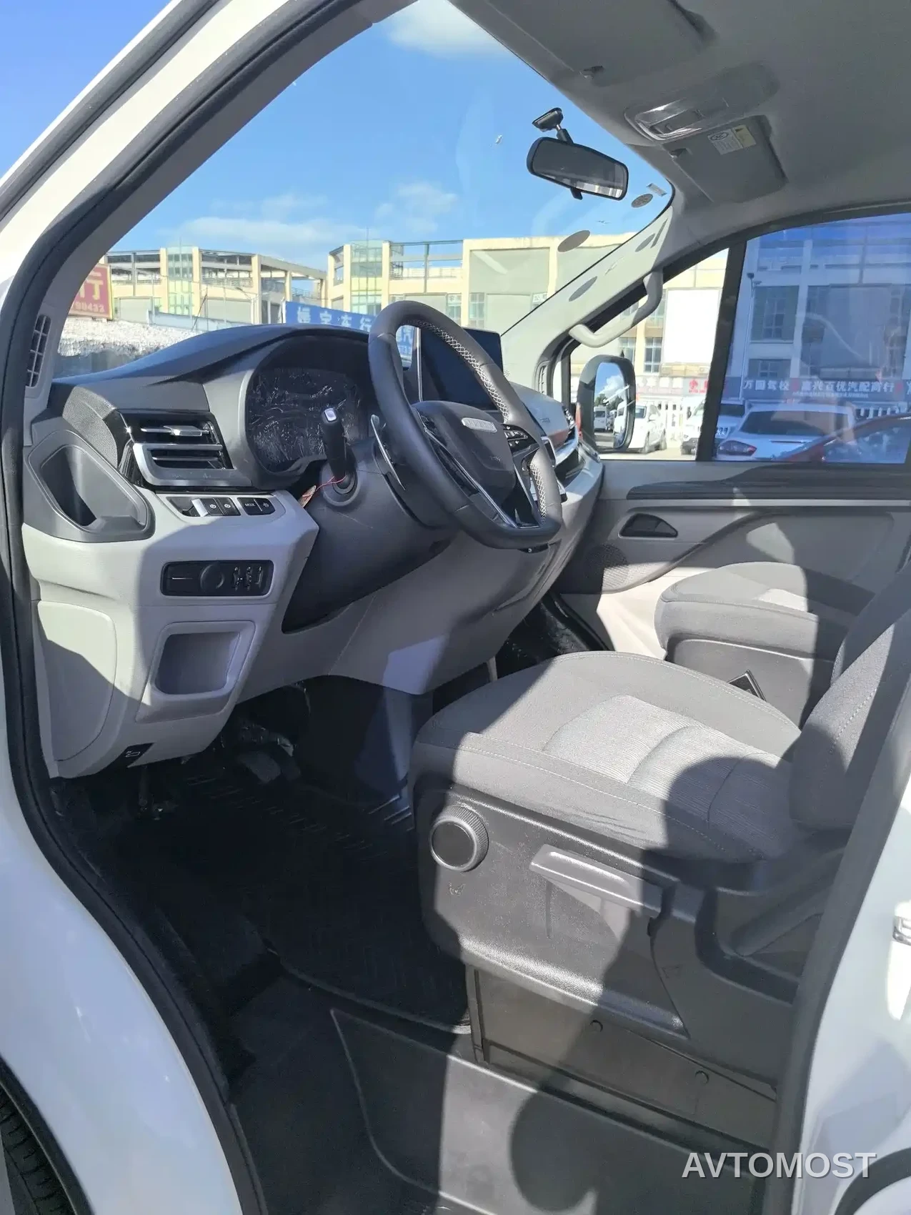 Iveco Juxing 2023 C33 Van 2.0T 110KW Automatic Starway Edition Low Roof — фото 8