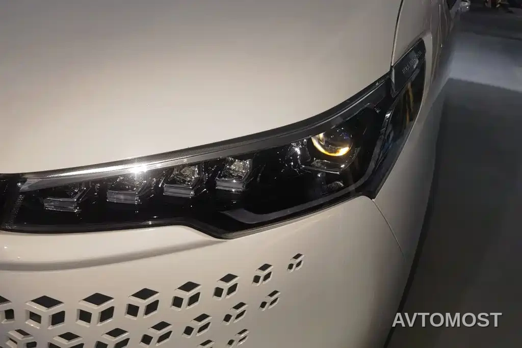 SAIC Maxus Xintu V70 2023 Model 2.0T Elite Edition Automatic Short Wheelbase Low Roof 5/6-Seater — фото 5