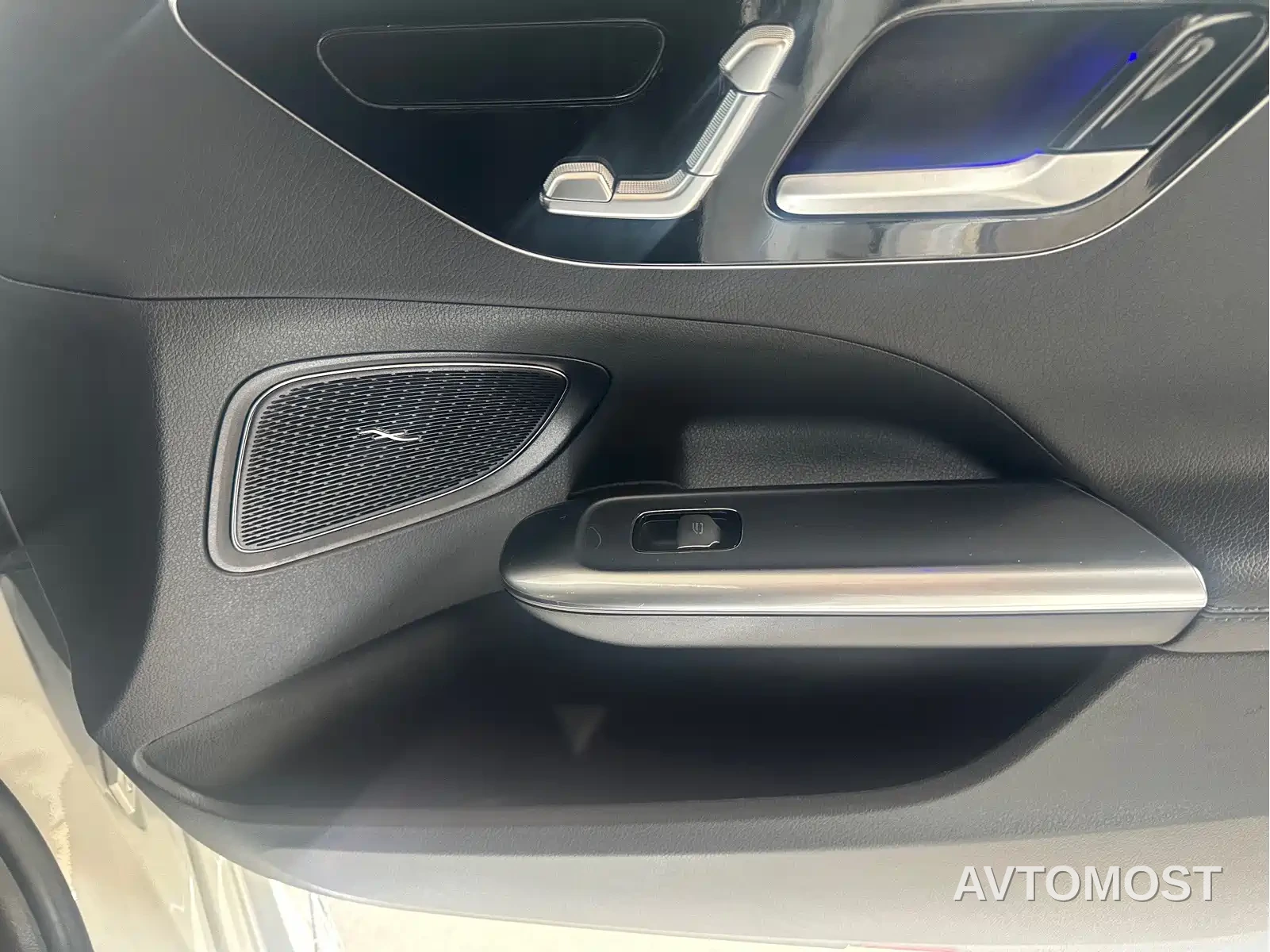 Mercedes-Benz C-Class New Energy 2023 C 350 eL — фото 8