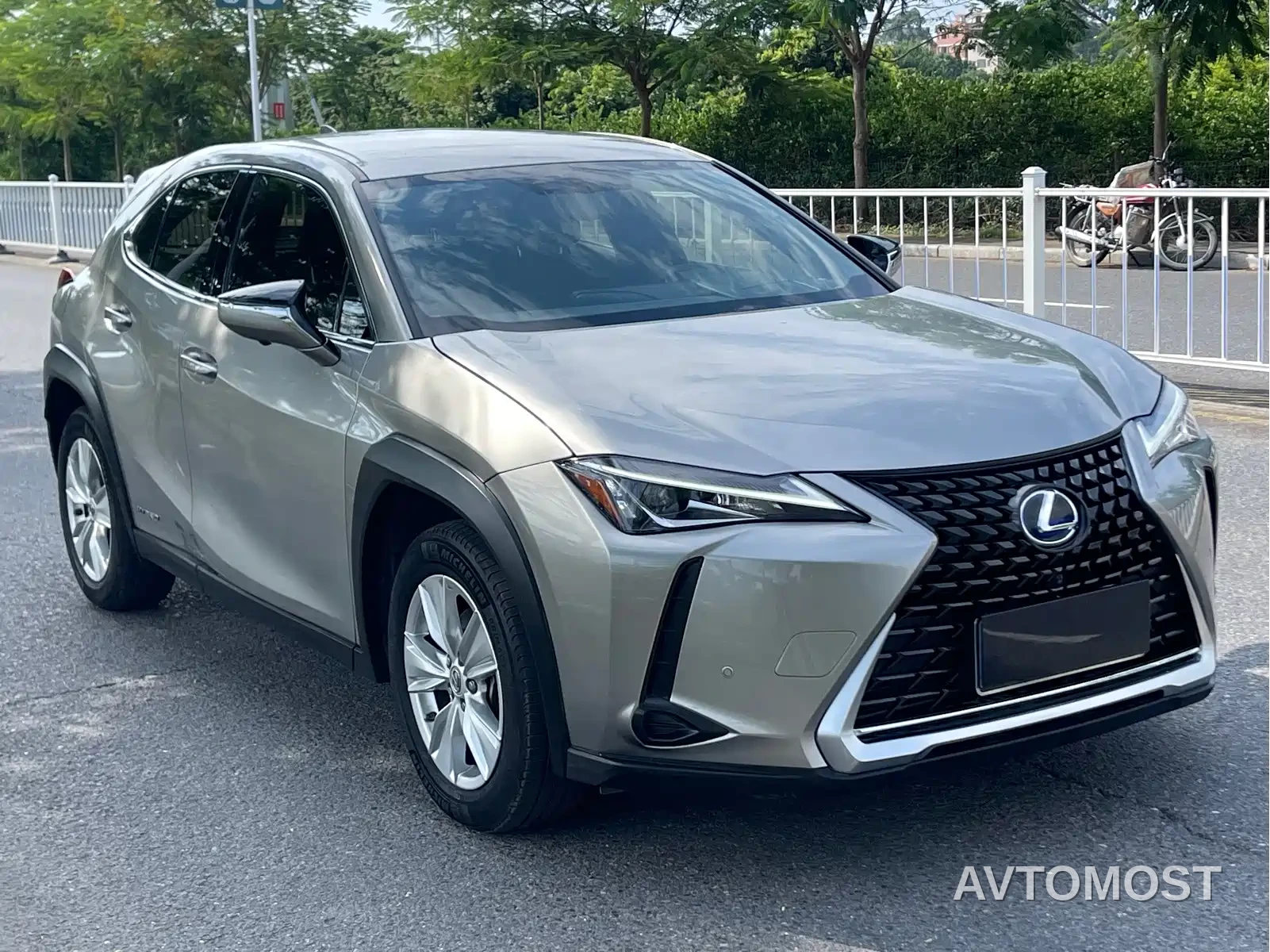 Lexus UX 2022 260h Fun Edition — фото 3