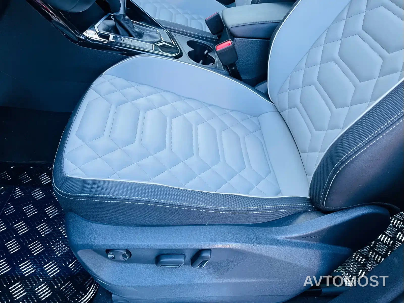 Volkswagen Tayron 2023 330TSI 2WD Luxury Plus Advanced Edition — фото 12