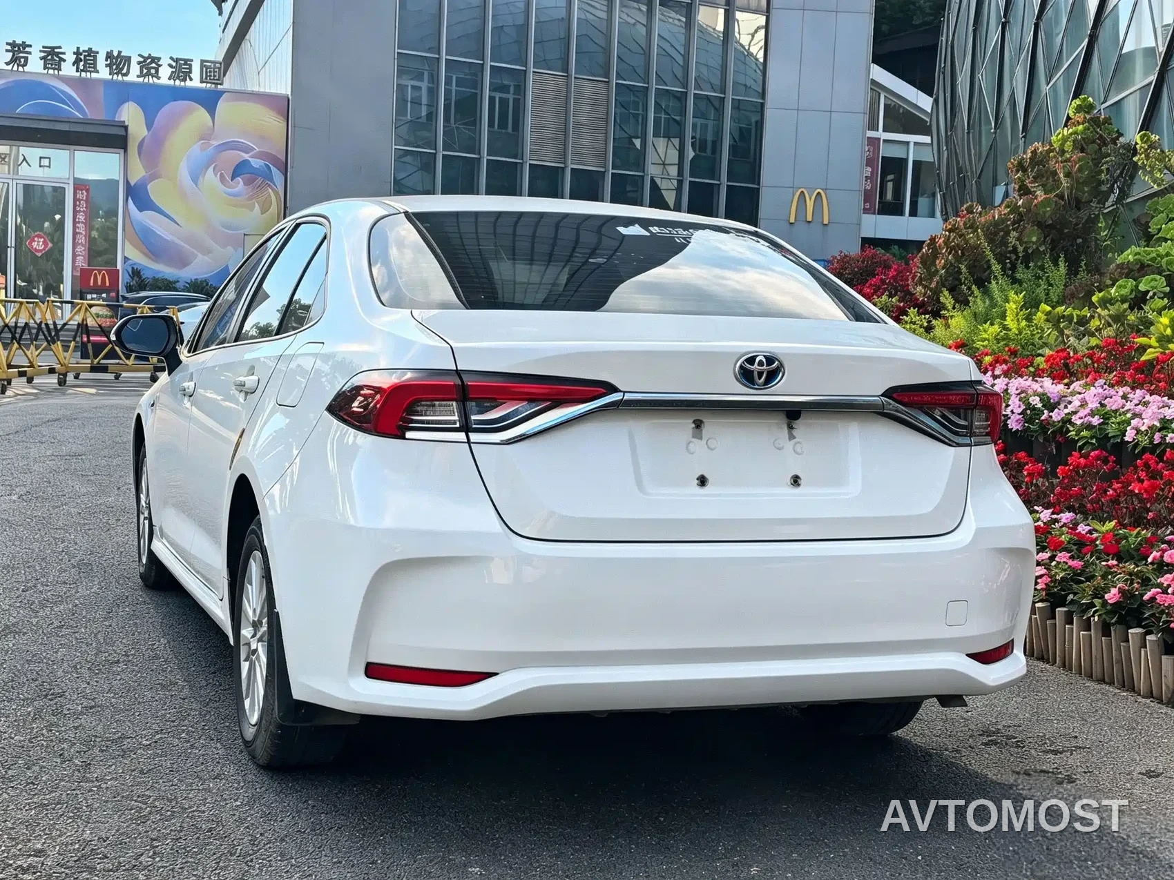 Toyota Corolla 2021 Hybrid 1.8L E-CVT Elite Edition — фото 10