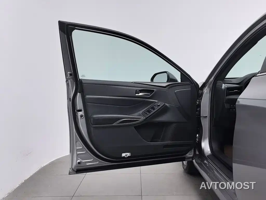 Toyota Avalon 2019 Hybrid 2.5L Luxury Edition China VI — фото 8