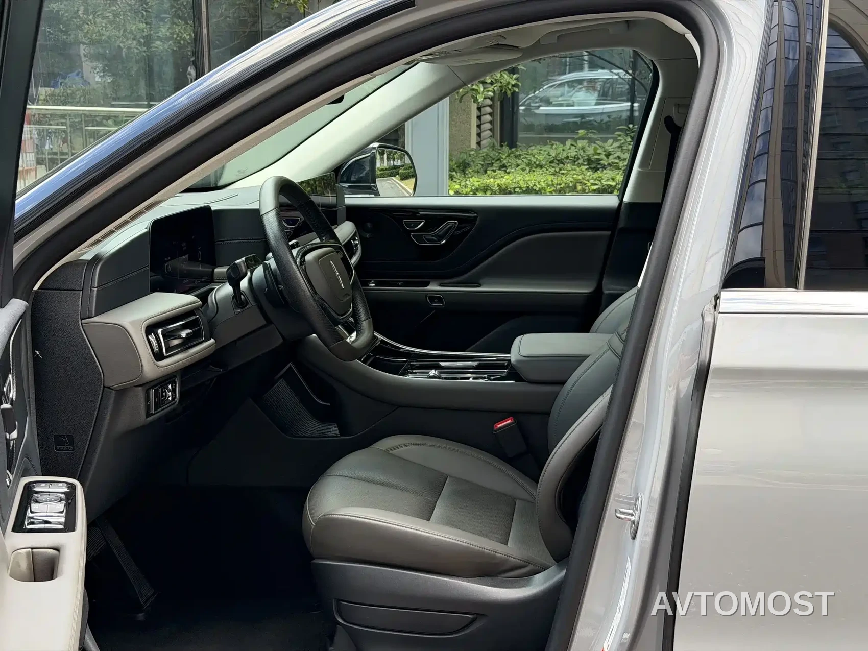 Lincoln Aviator 2024 3.0T V6 AWD Elegance Edition 6-Seater — фото 9