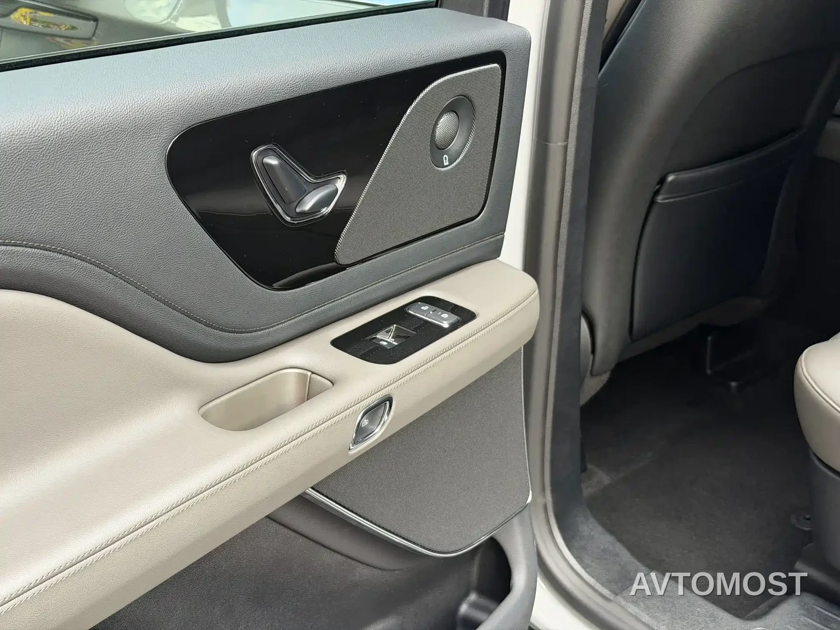 Lincoln Aviator 2024 3.0T V6 AWD Elegance Edition 6-Seater — фото 13