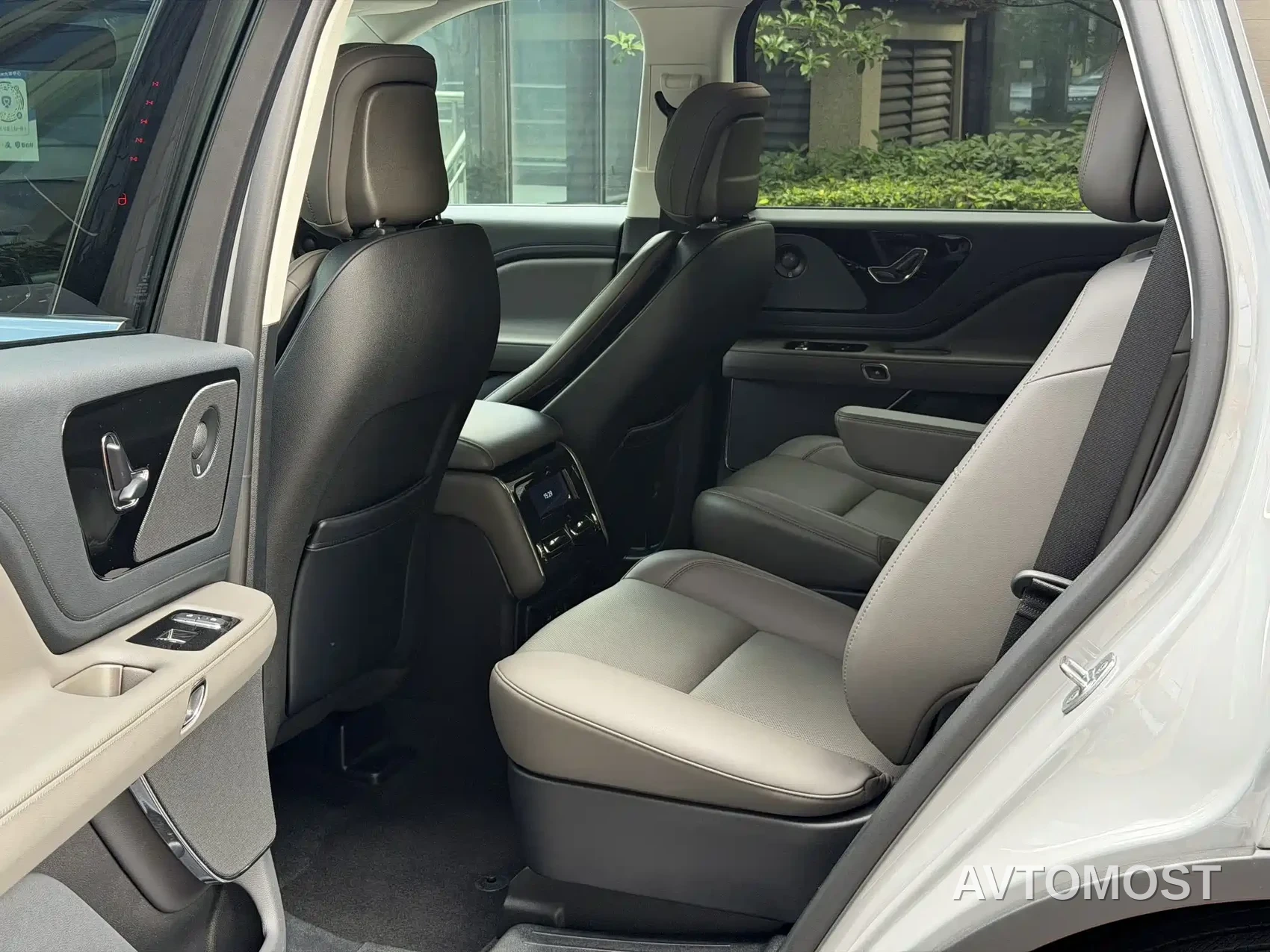 Lincoln Aviator 2024 3.0T V6 AWD Elegance Edition 6-Seater — фото 14