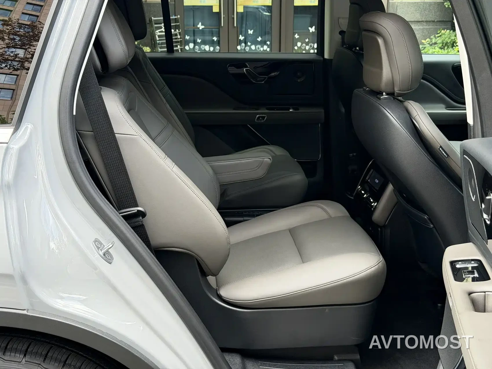 Lincoln Aviator 2024 3.0T V6 AWD Elegance Edition 6-Seater — фото 16