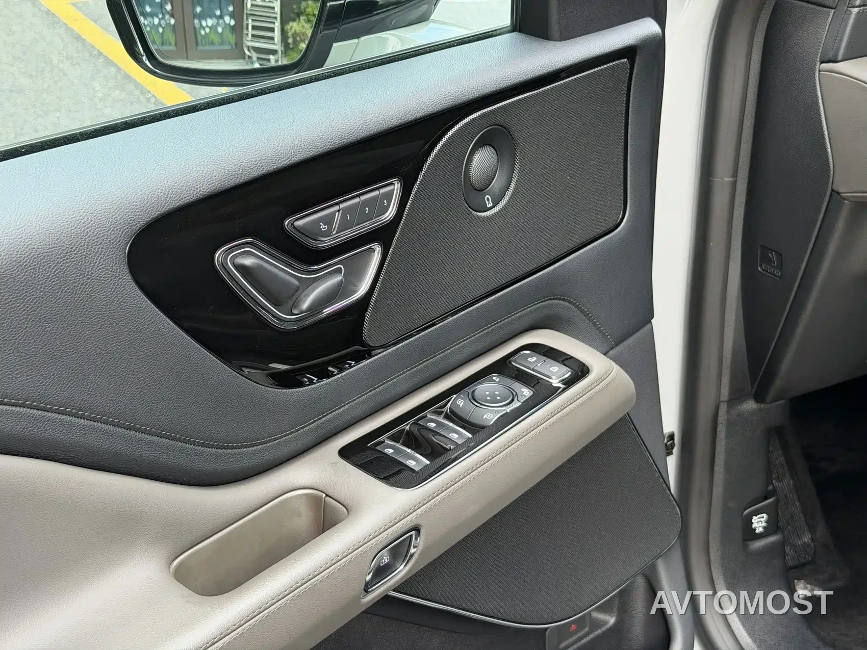 Lincoln Aviator 2024 3.0T V6 AWD Elegance Edition 6-Seater — фото 17