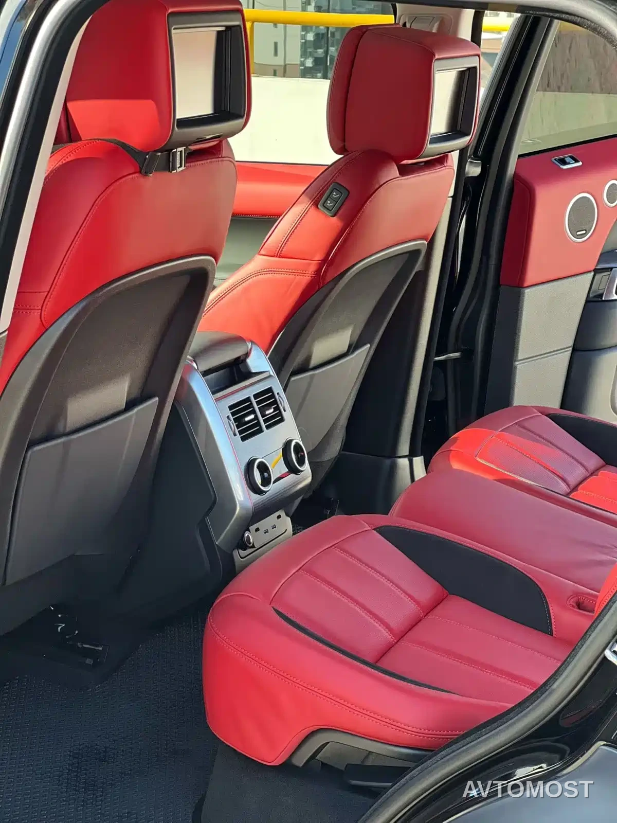 Land Rover Range Rover Sport 2022 3.0 L6 Gloss Black Edition — фото 5
