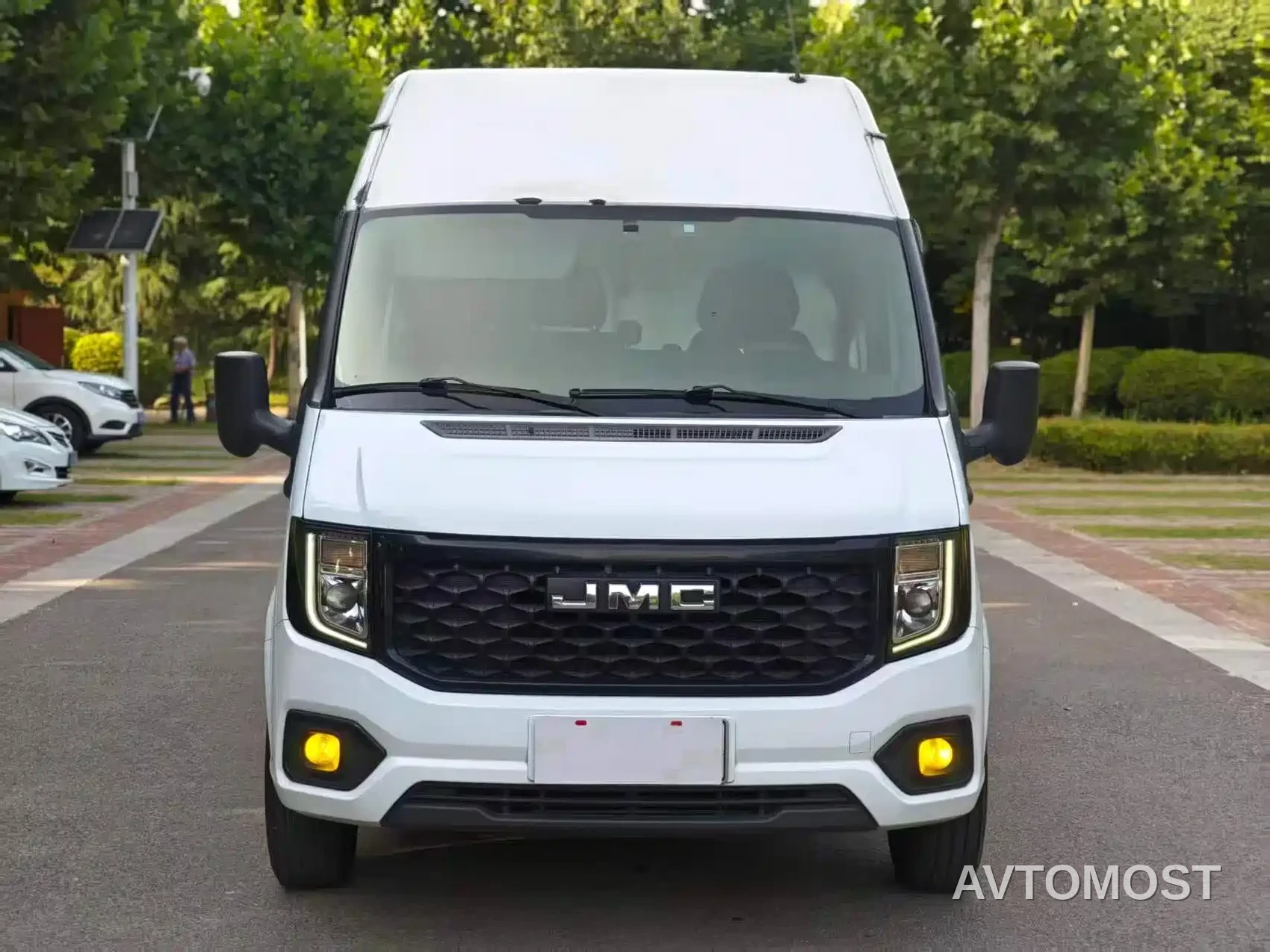 Jiangling JMC Fushun 2023 2.0T Manual Medium Wheelbase Medium Roof Commercial Multi-Purpose Vehicle 7-Seater — фото 2
