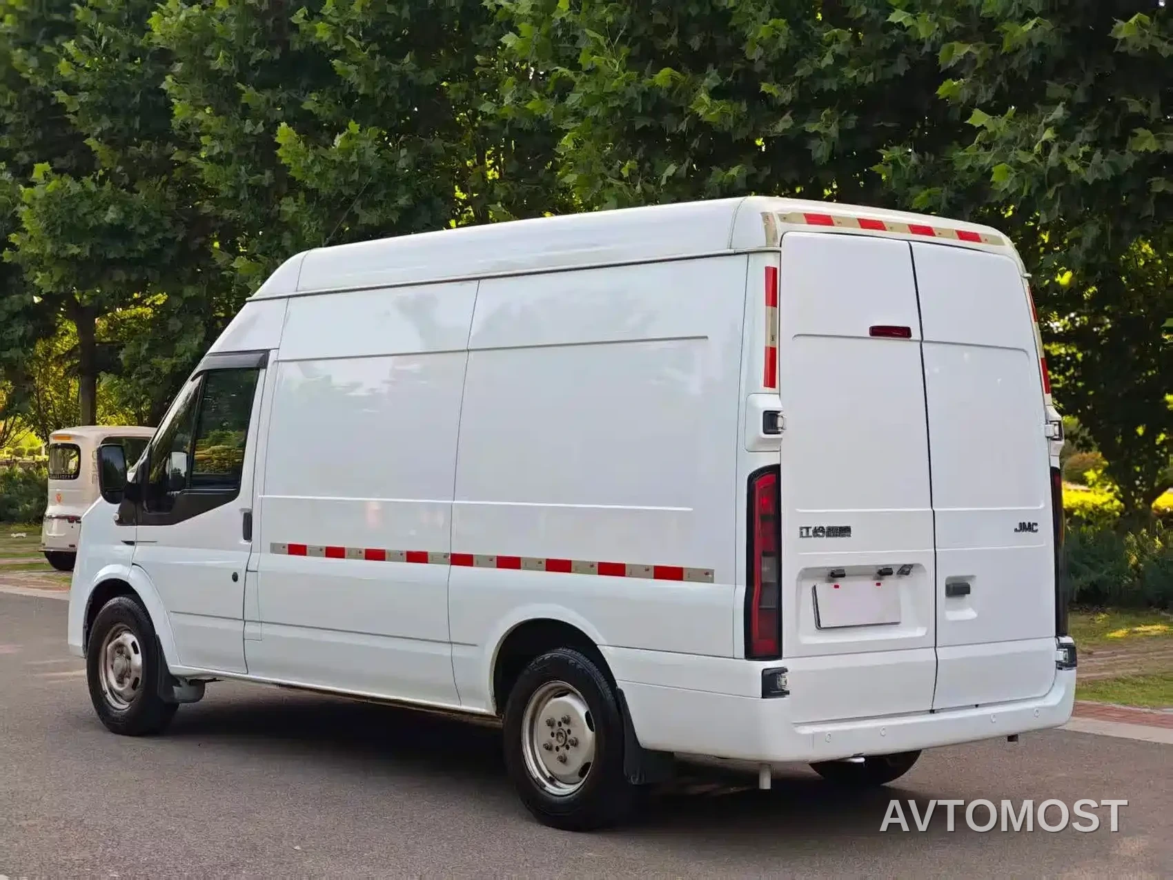 Jiangling JMC Fushun 2023 2.0T Manual Medium Wheelbase Medium Roof Commercial Multi-Purpose Vehicle 7-Seater — фото 3