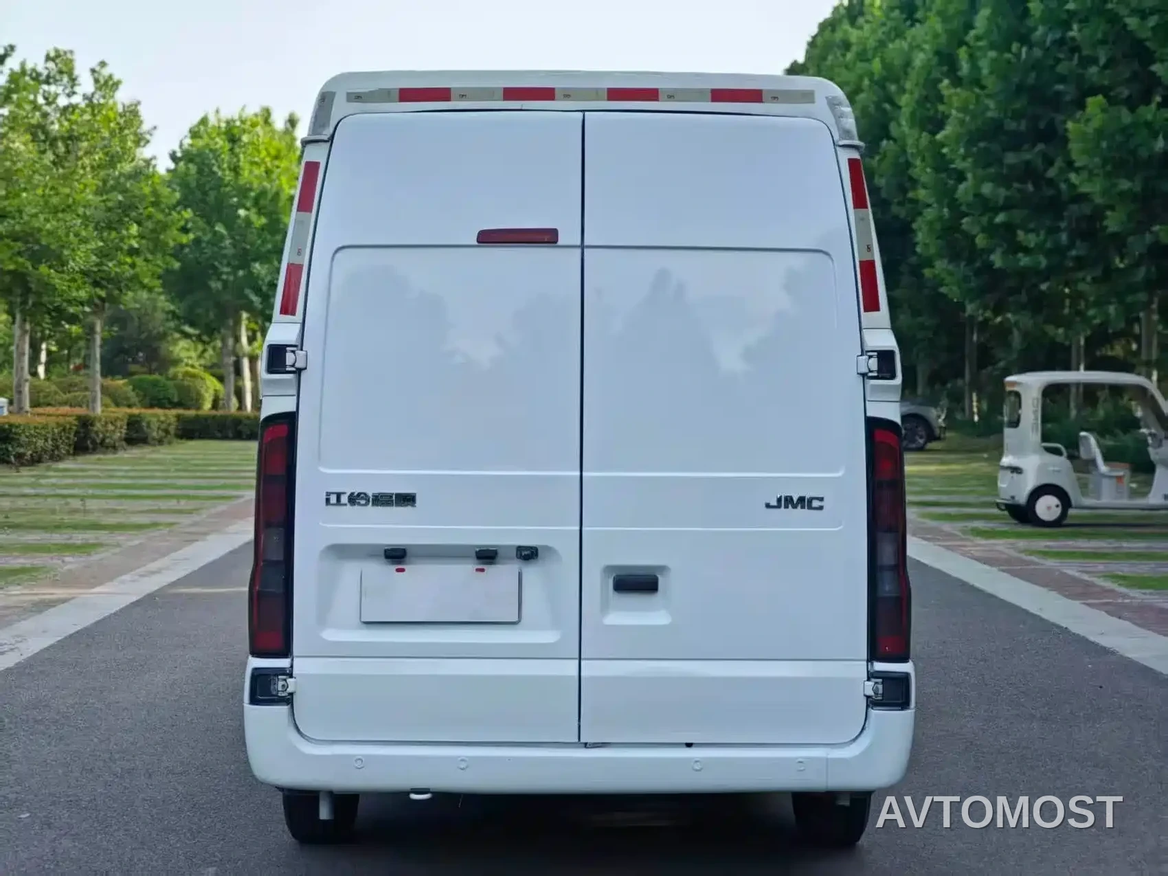 Jiangling JMC Fushun 2023 2.0T Manual Medium Wheelbase Medium Roof Commercial Multi-Purpose Vehicle 7-Seater — фото 4