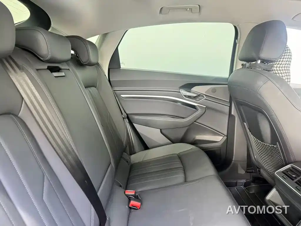 Audi e-tron (Import) 2022 Sportback 55 quattro Luxury — фото 8