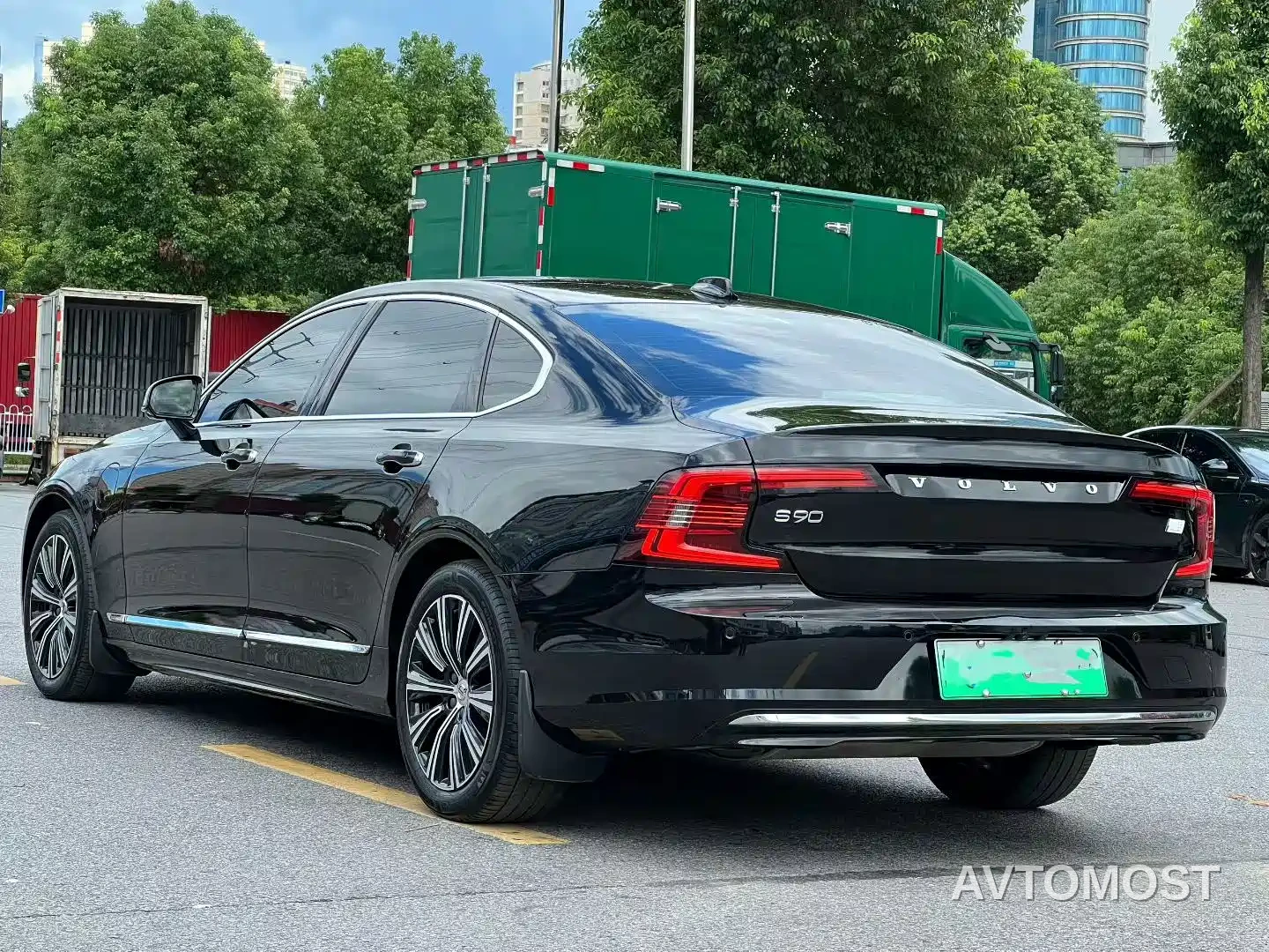 Volvo S90 Plug-in Hybrid 2022 T8 Recharge Plug-in Hybrid Momentum Luxury Edition — фото 7