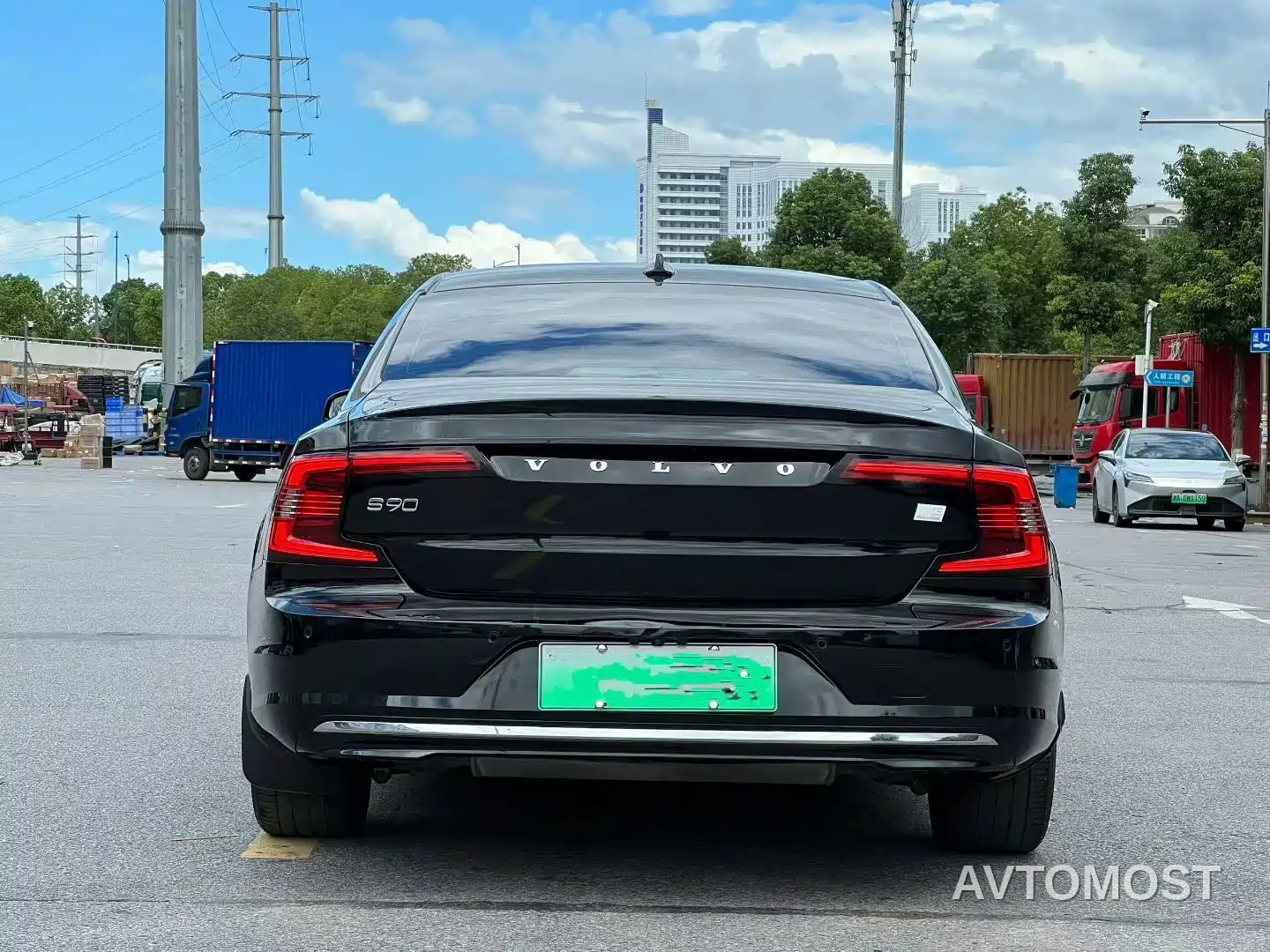 Volvo S90 Plug-in Hybrid 2022 T8 Recharge Plug-in Hybrid Momentum Luxury Edition — фото 8