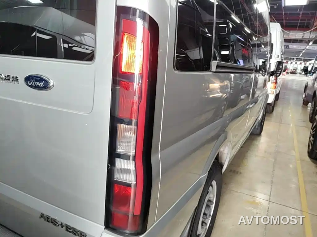 Ford New Generation Transit 2021 Model 2.2T Automatic Logistics Vehicle Pro Long Wheelbase 7-Seat Medium Roof China VI — фото 5
