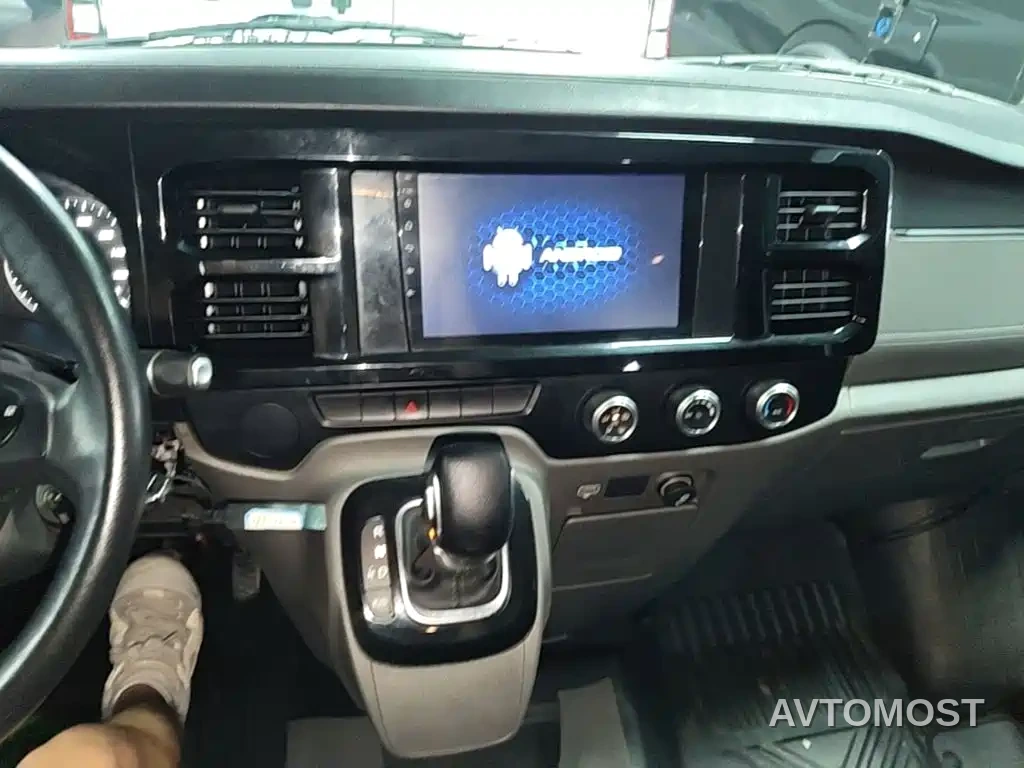 Ford New Generation Transit 2021 Model 2.2T Automatic Logistics Vehicle Pro Long Wheelbase 7-Seat Medium Roof China VI — фото 10