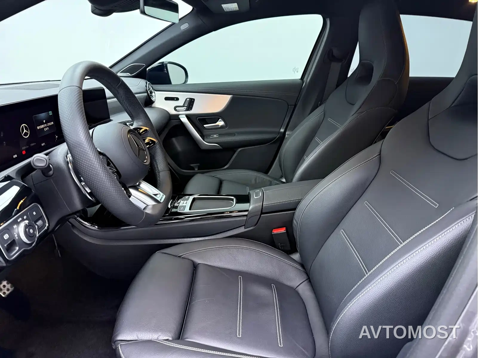 Mercedes-Benz A-Class AMG (Import) 2024 Facelift AMG A 35 4MATIC — фото 5
