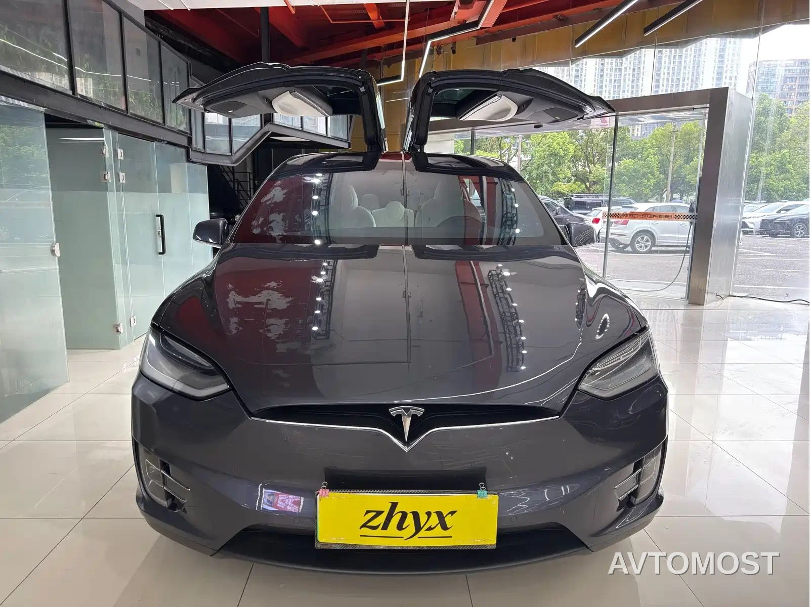 Tesla Model X 2019 Long Range Version — фото 2