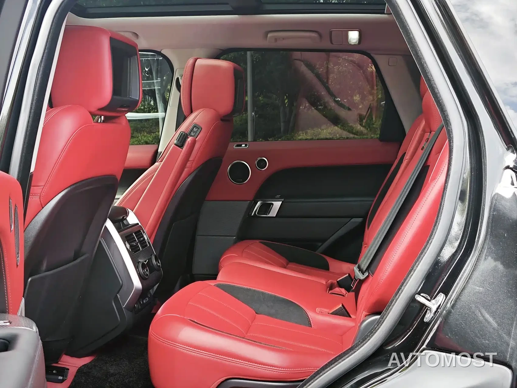 Land Rover Range Rover Sport 2021 3.0 L6 Gloss Black Edition — фото 16