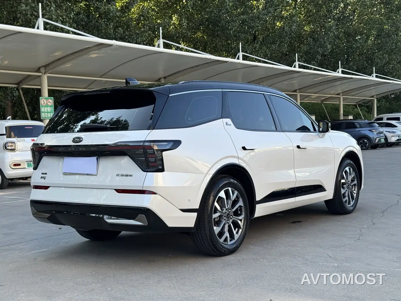 Ford Edge 2023 Edge L 2.0T EcoBoost E Hybrid AWD 7-Seater Premium — фото 4