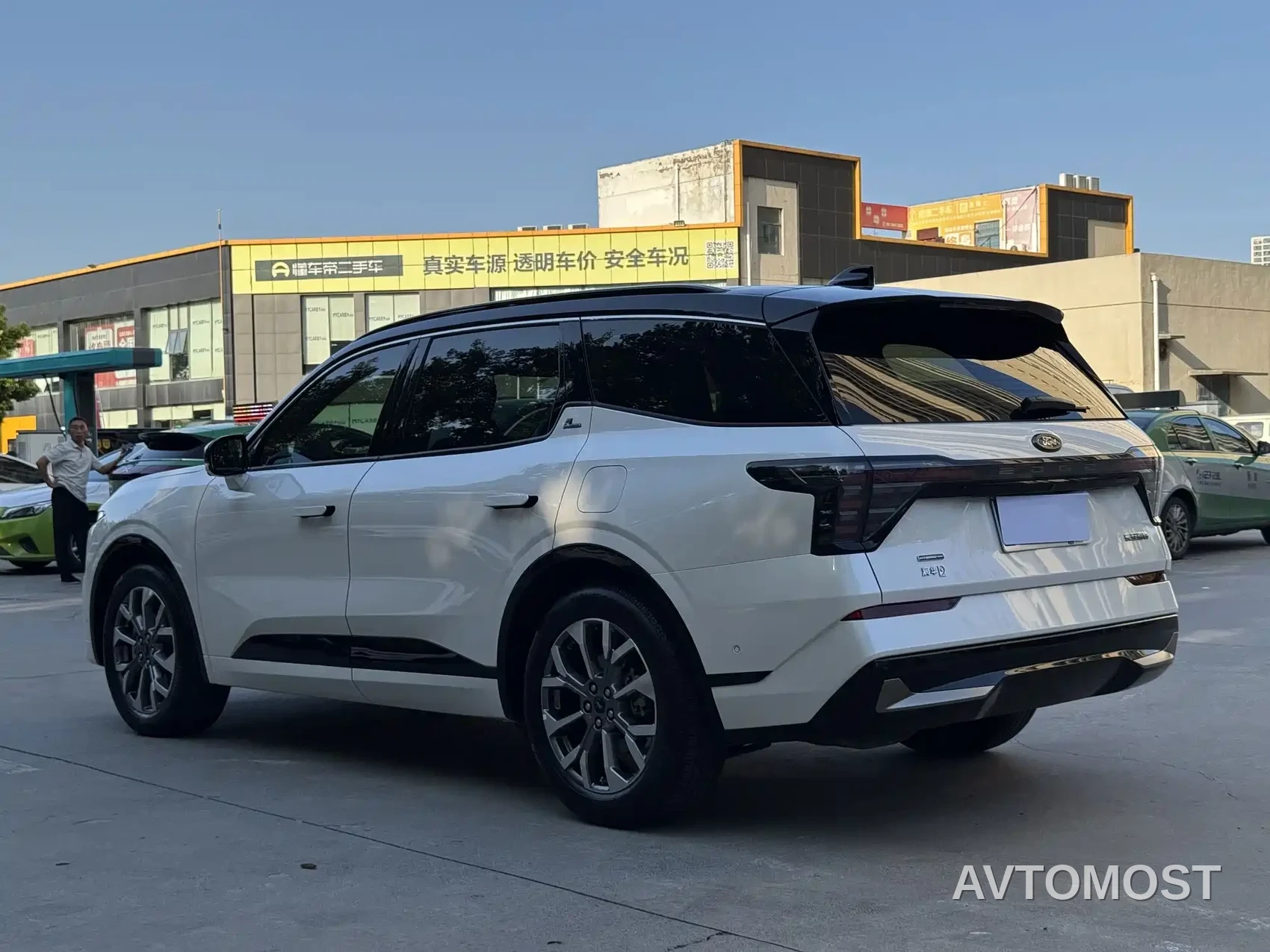 Ford Edge 2023 Edge L 2.0T EcoBoost E Hybrid AWD 7-Seater Premium — фото 5