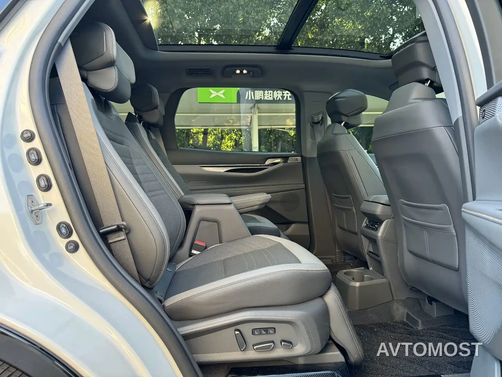 Ford Edge 2023 Edge L 2.0T EcoBoost E Hybrid AWD 7-Seater Premium — фото 10