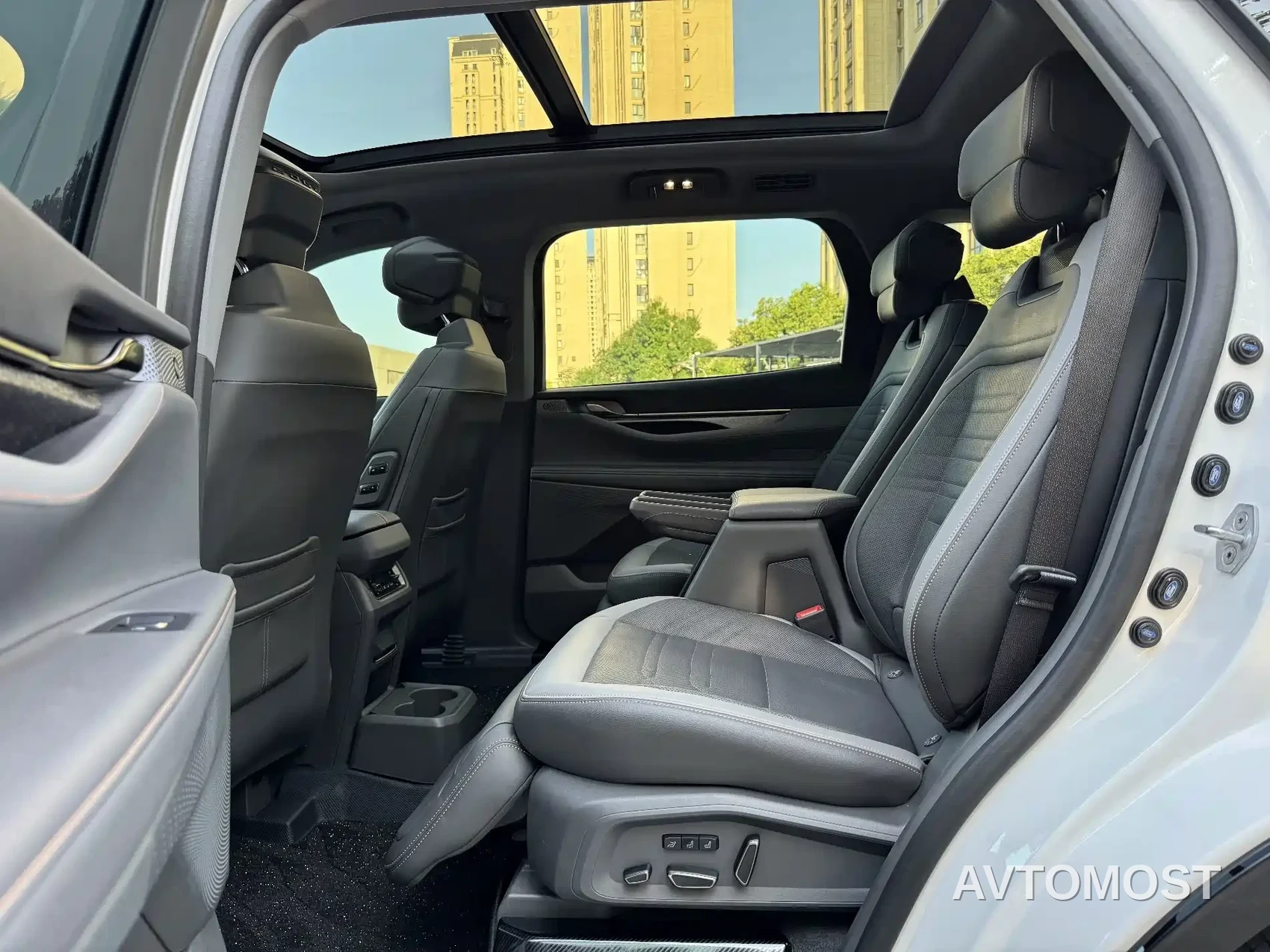 Ford Edge 2023 Edge L 2.0T EcoBoost E Hybrid AWD 7-Seater Premium — фото 13