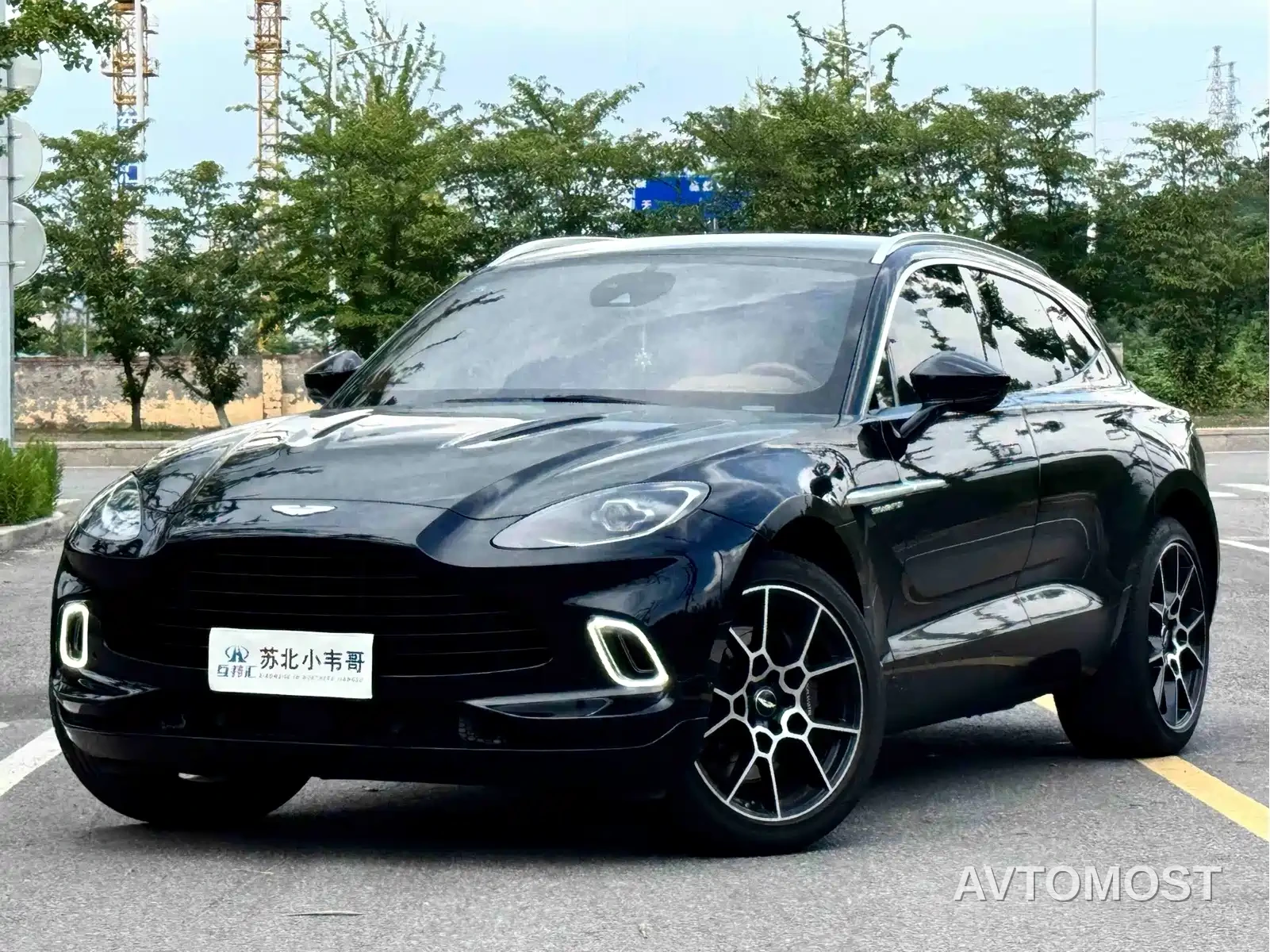 Aston Martin DBX 2022 3.0T STRAIGHT-SIX — фото 1