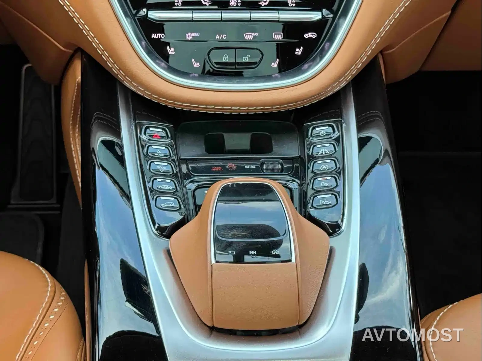 Aston Martin DBX 2022 3.0T STRAIGHT-SIX — фото 12