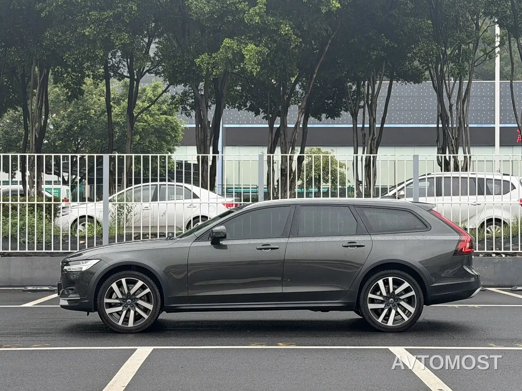Volvo V90 2021 Model Cross Country B5 AWD Premium Smart Edition — фото 4