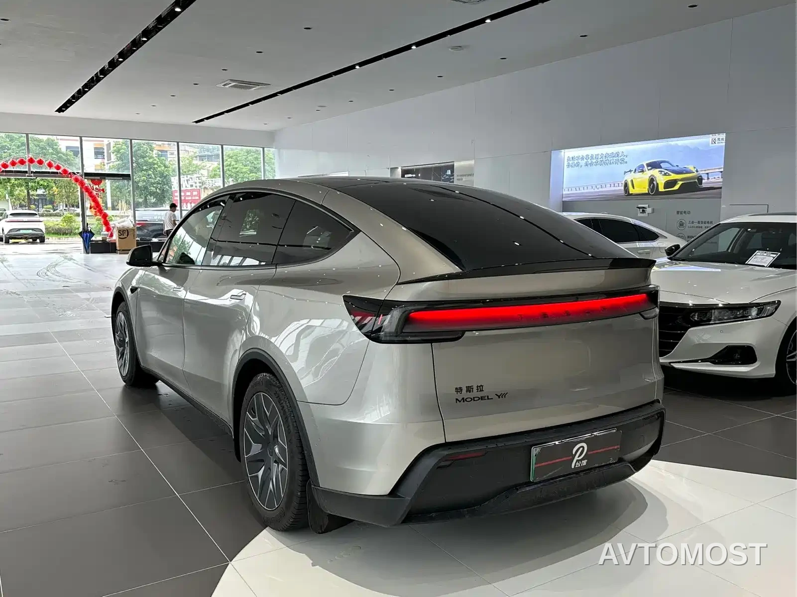 Tesla Model Y L 2025 Facelift Long Range AWD — фото 3