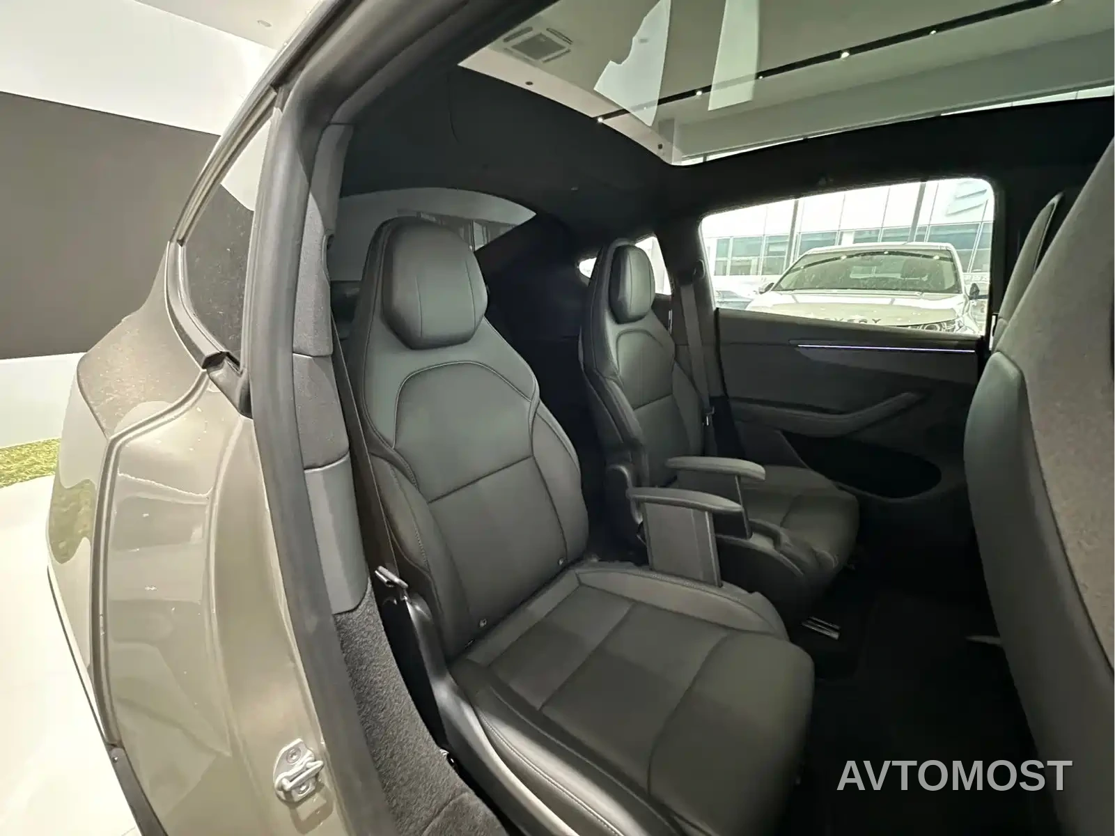 Tesla Model Y L 2025 Facelift Long Range AWD — фото 7