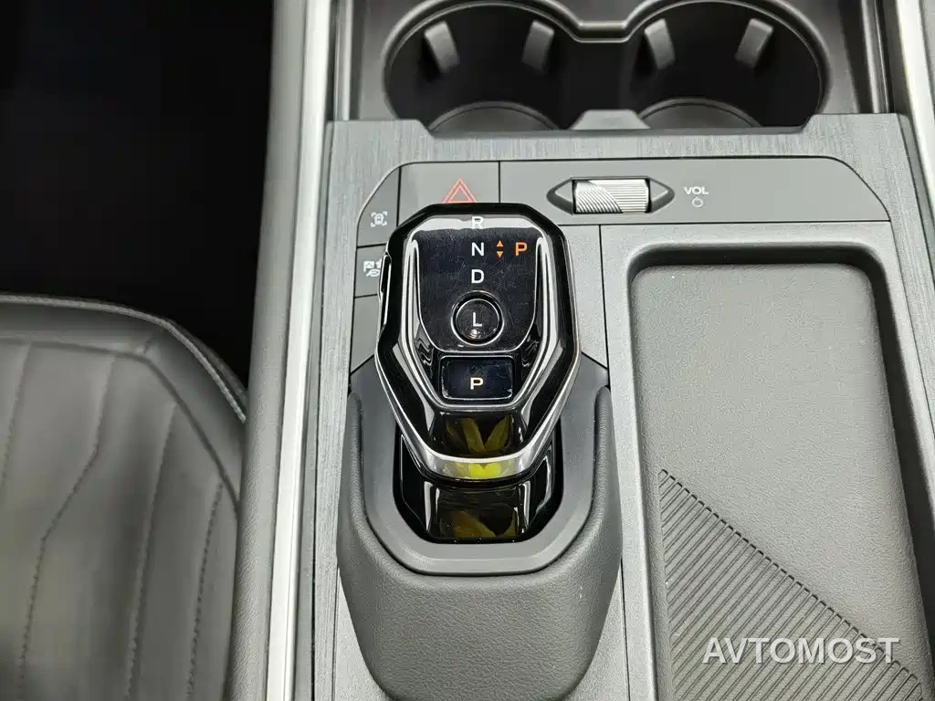 Ford Edge 2025 Edge L 2.0T EcoBoost E Hybrid FWD 7-seater Fashion — фото 10