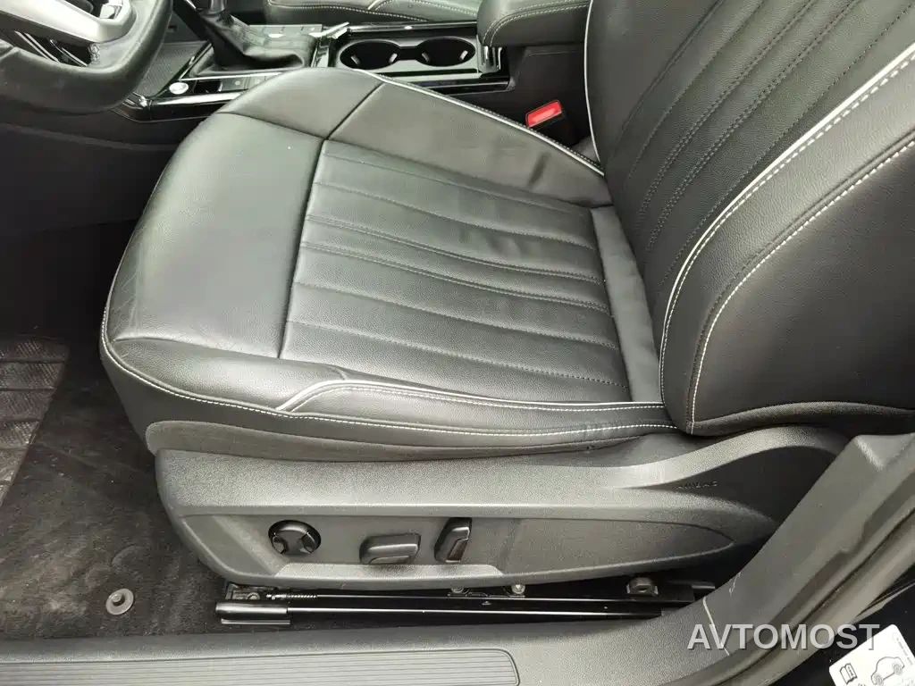 Volkswagen Passat 2022 330TSI Starlight Elite Edition — фото 16