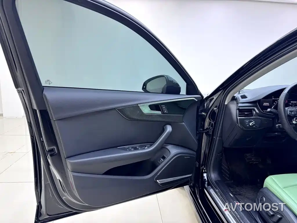 Audi A4 (Import) 2023 Model Avant 40 TFSI Fashion Sport Version — фото 8
