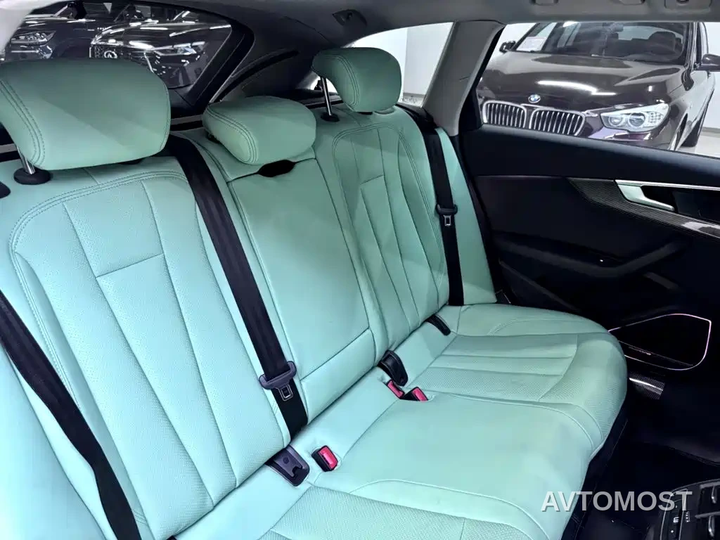 Audi A4 (Import) 2023 Model Avant 40 TFSI Fashion Sport Version — фото 13
