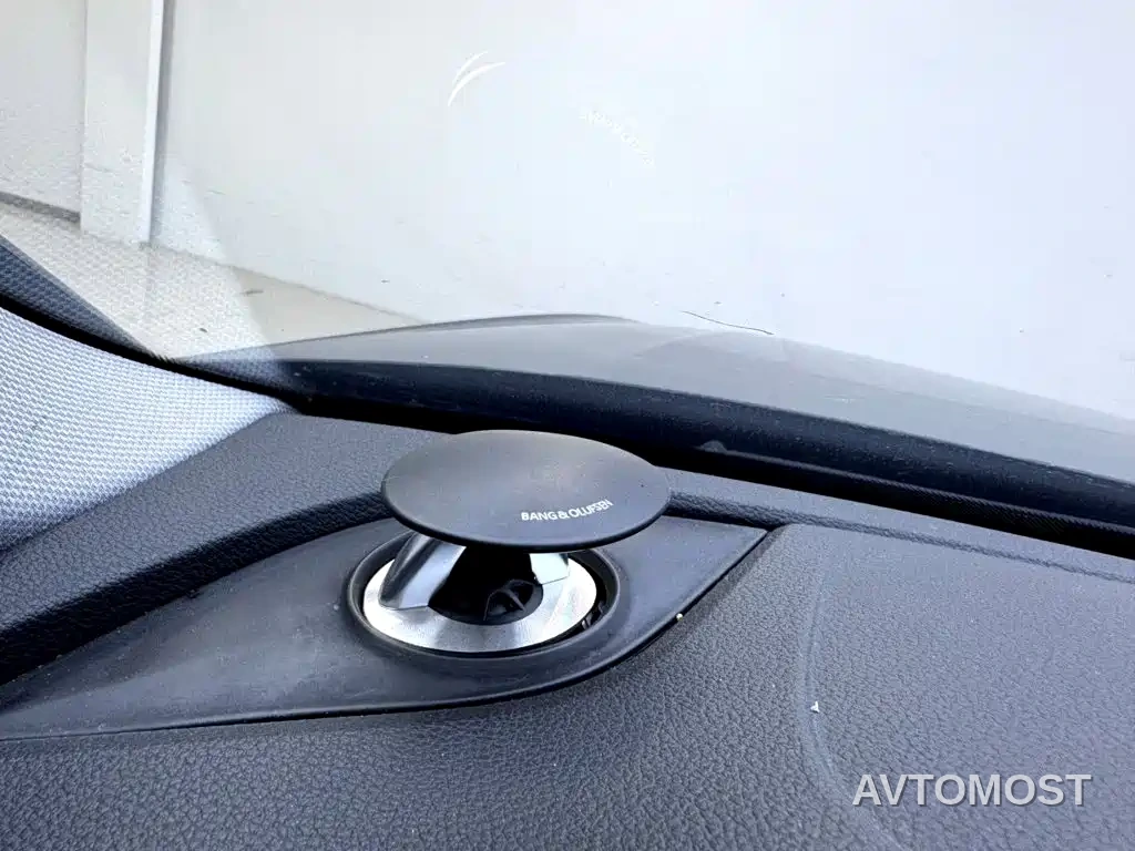 Audi A4 (Import) 2023 Model Avant 40 TFSI Fashion Sport Version — фото 17