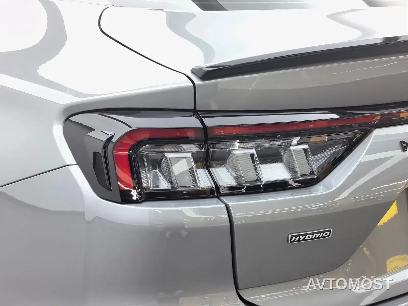 Ford Mondeo 2023 1.5T E-Hybrid Luxury — фото 11