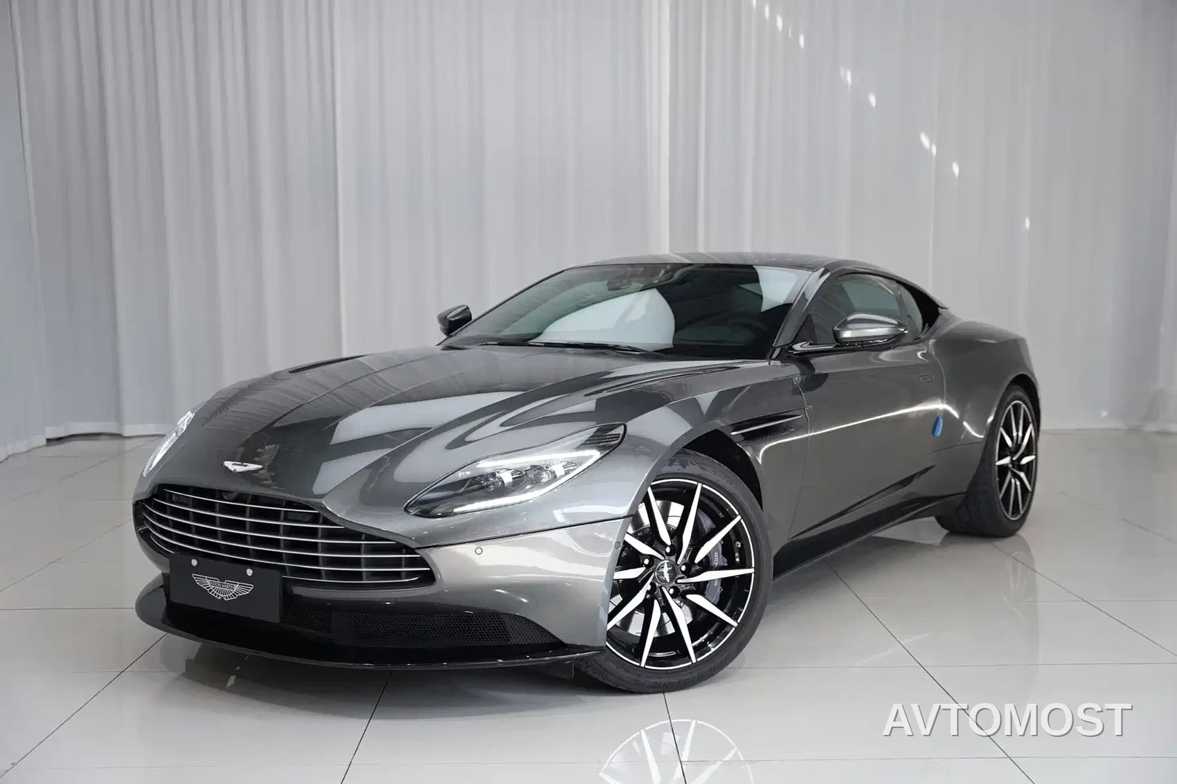 Aston Martin DB11 2020 4.0T V8 Coupe — фото 1