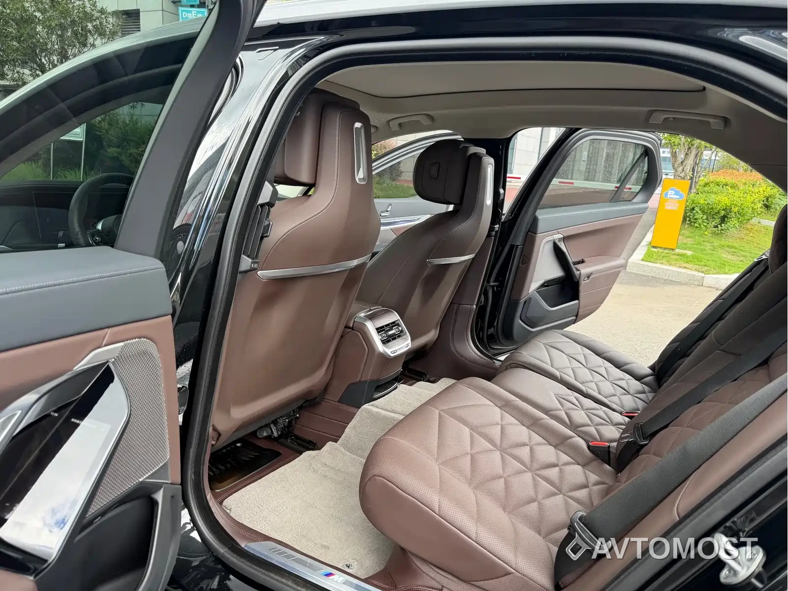 BMW i7 2023 eDrive50L Leading M Sport Package — фото 10