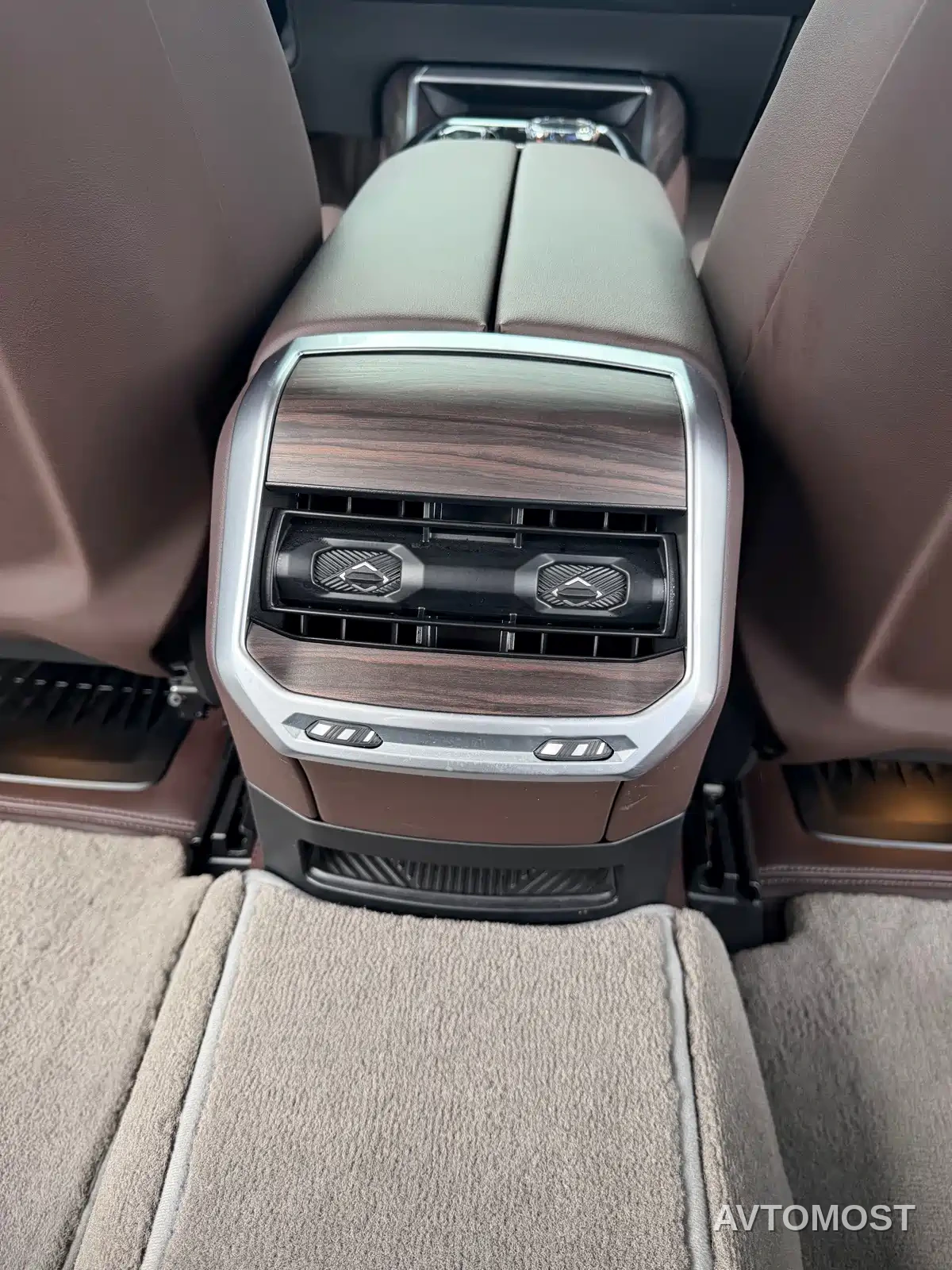BMW i7 2023 eDrive50L Leading M Sport Package — фото 16